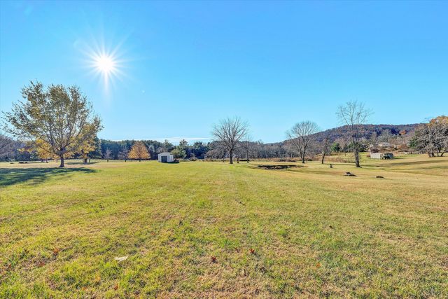 207 Overlook RD, Vinton, VA 24179