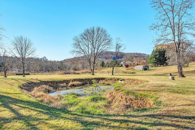 207 Overlook RD, Vinton, VA 24179