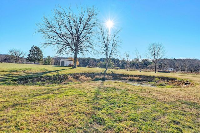 207 Overlook RD, Vinton, VA 24179