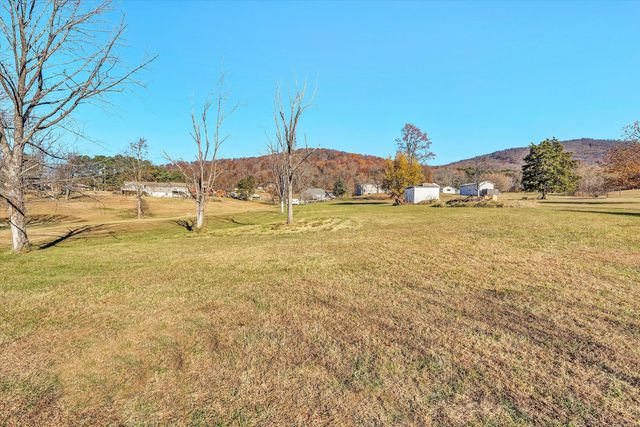 207 Overlook RD, Vinton, VA 24179