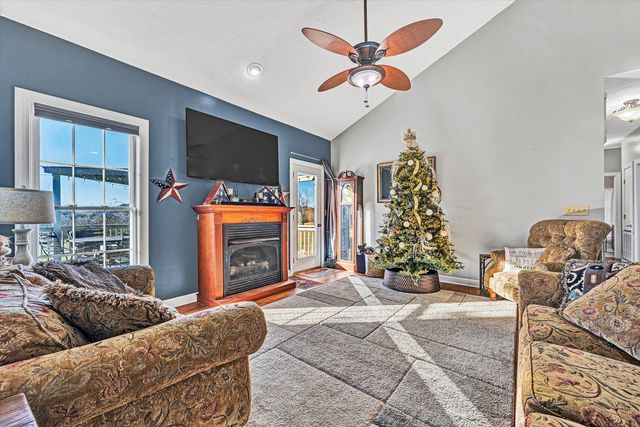 207 Overlook RD, Vinton, VA 24179