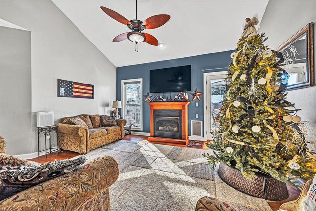 207 Overlook RD, Vinton, VA 24179