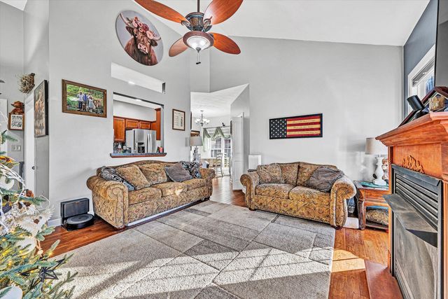 207 Overlook RD, Vinton, VA 24179