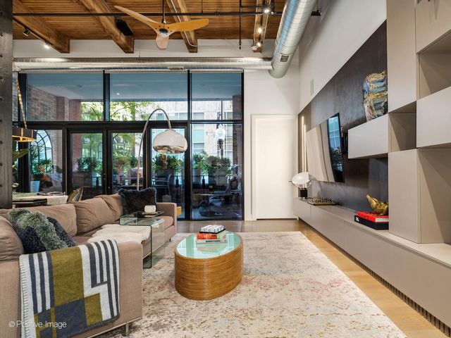 676 N Kingsbury Street 104, Chicago, IL 60654