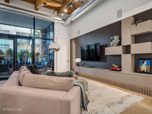 676 N Kingsbury Street 104, Chicago, IL 60654