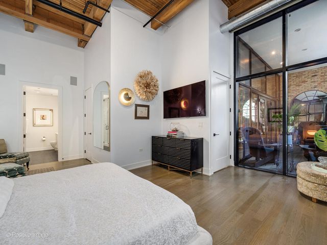 676 N Kingsbury Street 104, Chicago, IL 60654