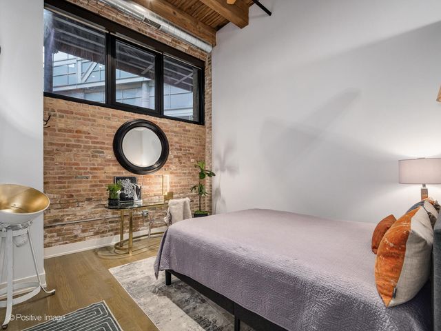 676 N Kingsbury Street 104, Chicago, IL 60654