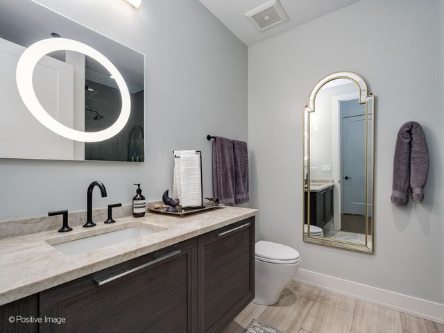 676 N Kingsbury Street 104, Chicago, IL 60654