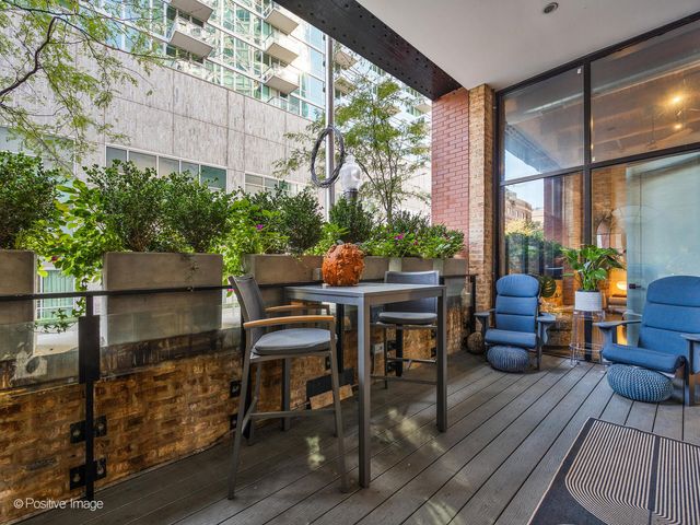 676 N Kingsbury Street 104, Chicago, IL 60654