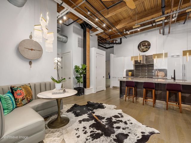 676 N Kingsbury Street 104, Chicago, IL 60654