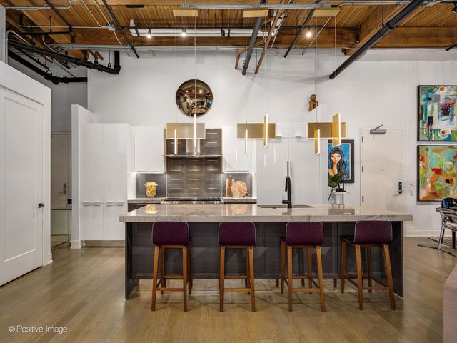 676 N Kingsbury Street 104, Chicago, IL 60654