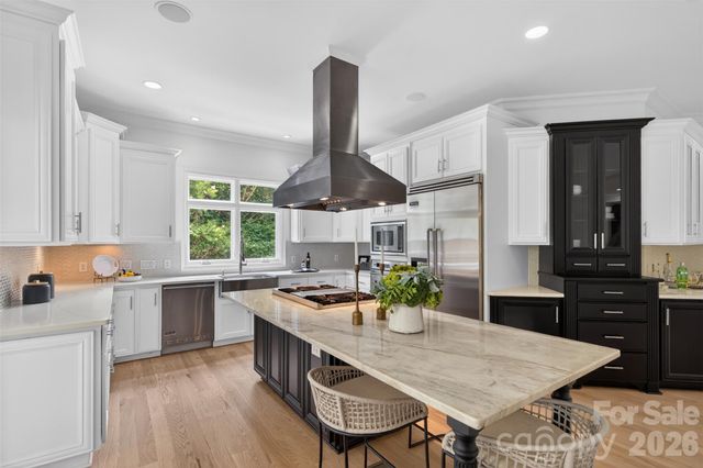2132 Foxcroft Woods Lane, Charlotte, NC 28211