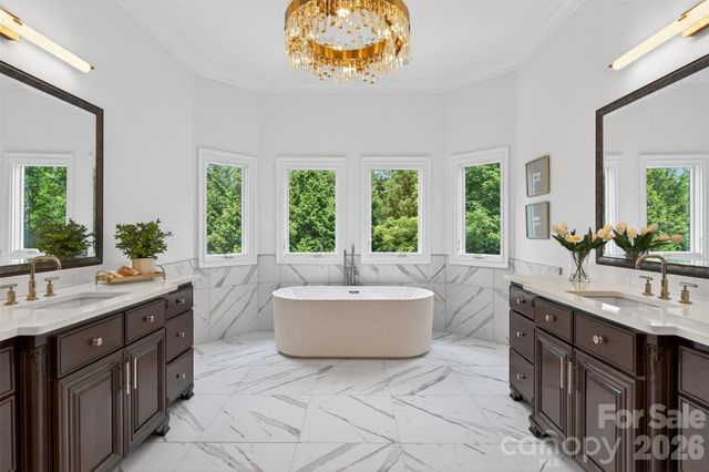 2132 Foxcroft Woods Lane, Charlotte, NC 28211