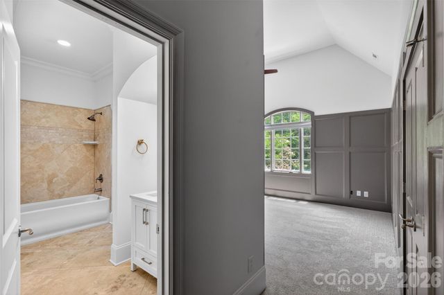 2132 Foxcroft Woods Lane, Charlotte, NC 28211