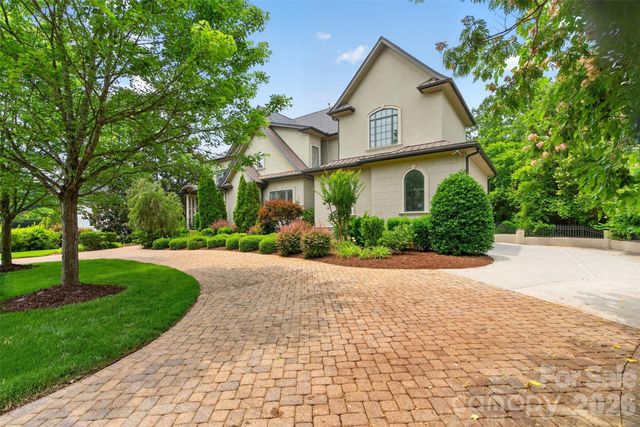 2132 Foxcroft Woods Lane, Charlotte, NC 28211