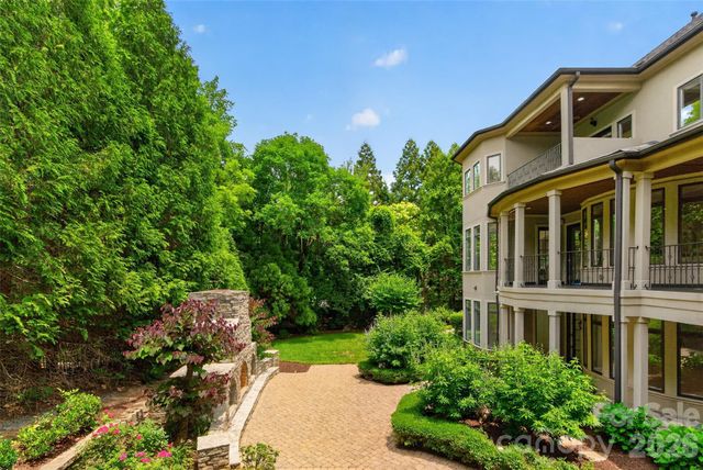 2132 Foxcroft Woods Lane, Charlotte, NC 28211
