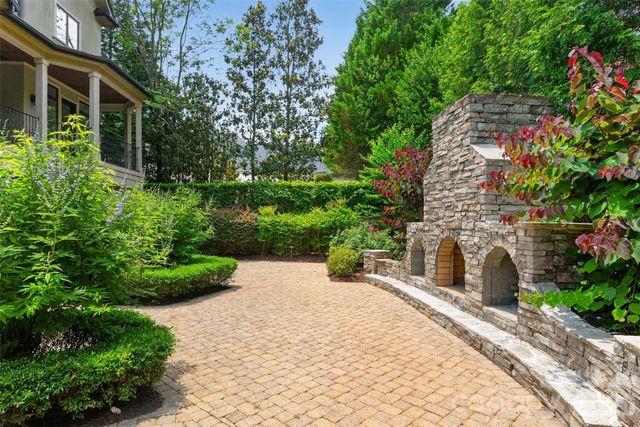 2132 Foxcroft Woods Lane, Charlotte, NC 28211