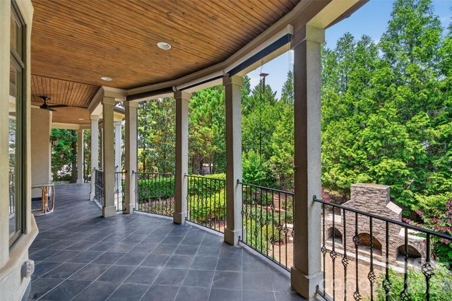 2132 Foxcroft Woods Lane, Charlotte, NC 28211