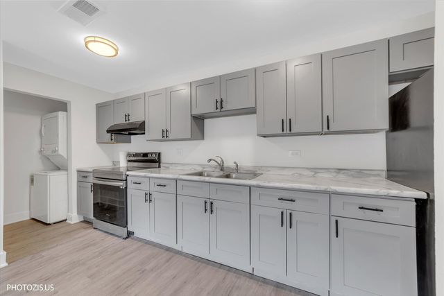 1955 N Hicks Road 105, Palatine, IL 60074