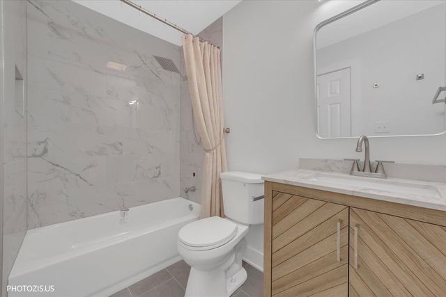 1955 N Hicks Road 105, Palatine, IL 60074