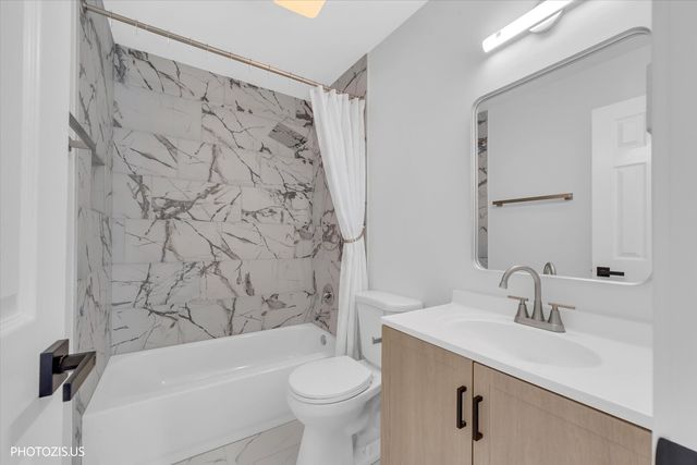 1955 N Hicks Road 105, Palatine, IL 60074