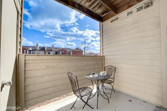 1955 N Hicks Road 105, Palatine, IL 60074