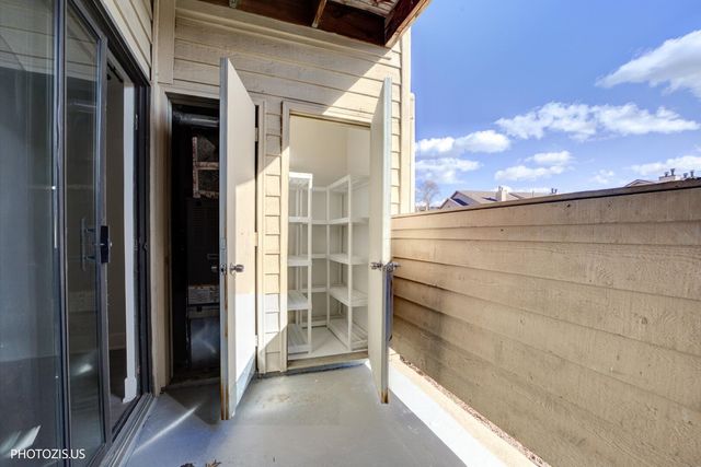 1955 N Hicks Road 105, Palatine, IL 60074