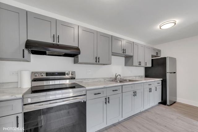 1955 N Hicks Road 105, Palatine, IL 60074