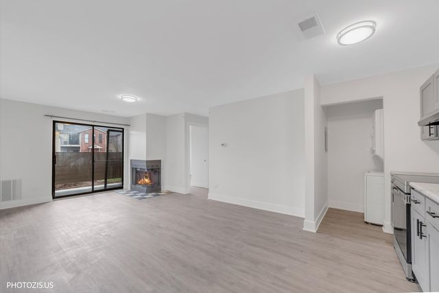 1955 N Hicks Road 105, Palatine, IL 60074