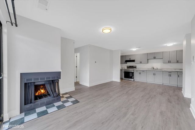 1955 N Hicks Road 105, Palatine, IL 60074