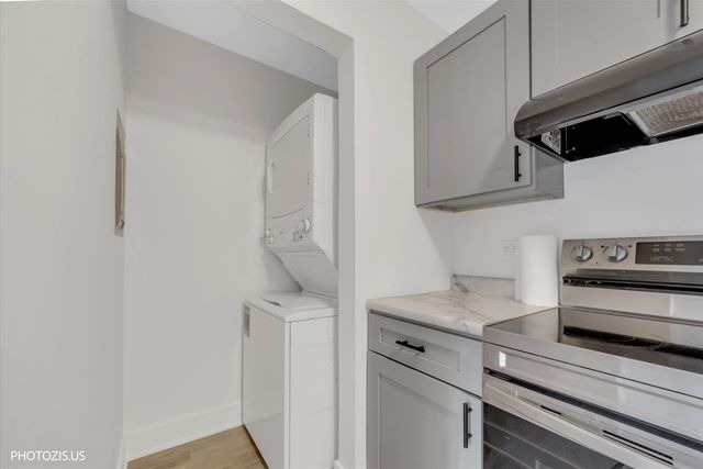 1955 N Hicks Road 105, Palatine, IL 60074