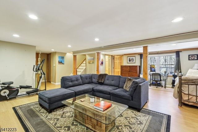 191 Hillcrest Ave, Hawthorne Boro, NJ 07506