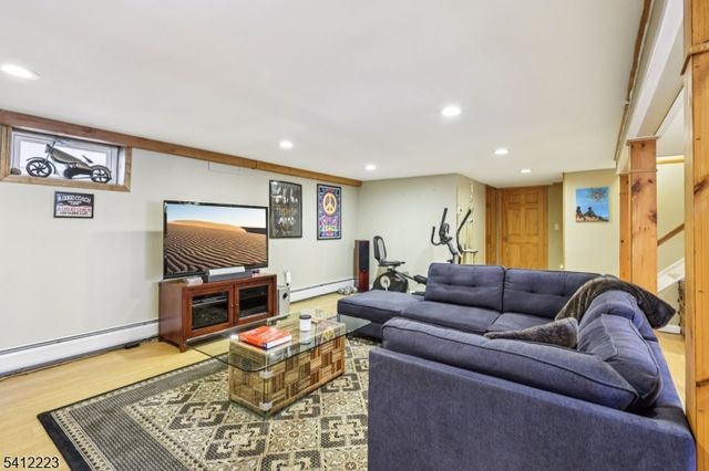 191 Hillcrest Ave, Hawthorne Boro, NJ 07506