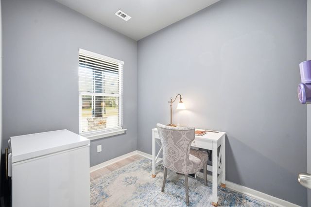 708 Magnolia St Avenue, Sealy, TX 77474