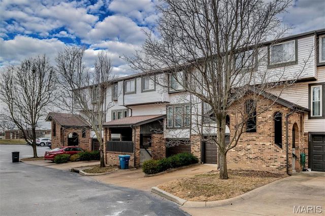 2317 Driftwood Place, Maryland Heights, MO 63146