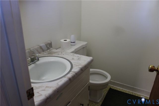 206 Fairfax Ave, Colonial Heights, VA 23834
