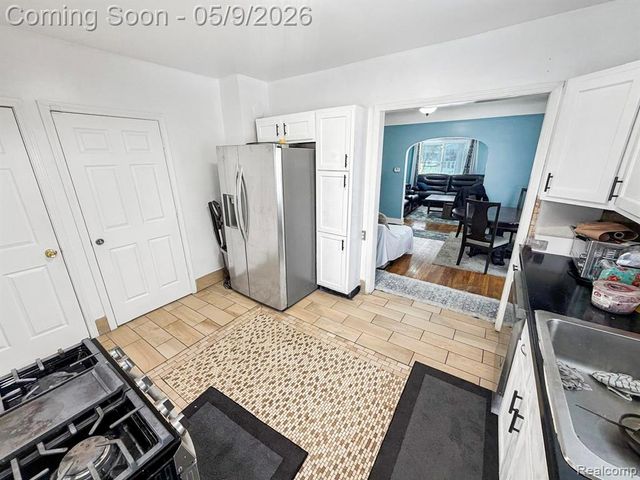 8805 Whitlock Avenue, Dearborn, MI 48126