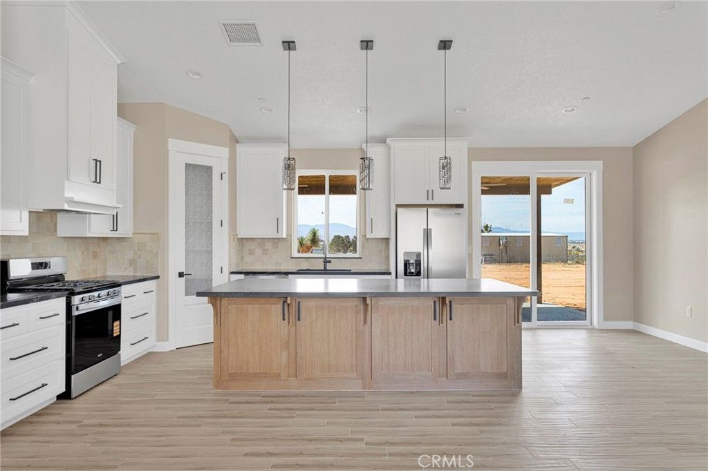 Image 12 of property listing at 23771 Pala, Apple Valley, CA 92307