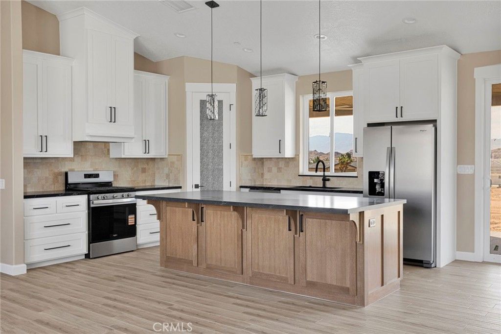 Image 15 of property listing at 23771 Pala, Apple Valley, CA 92307