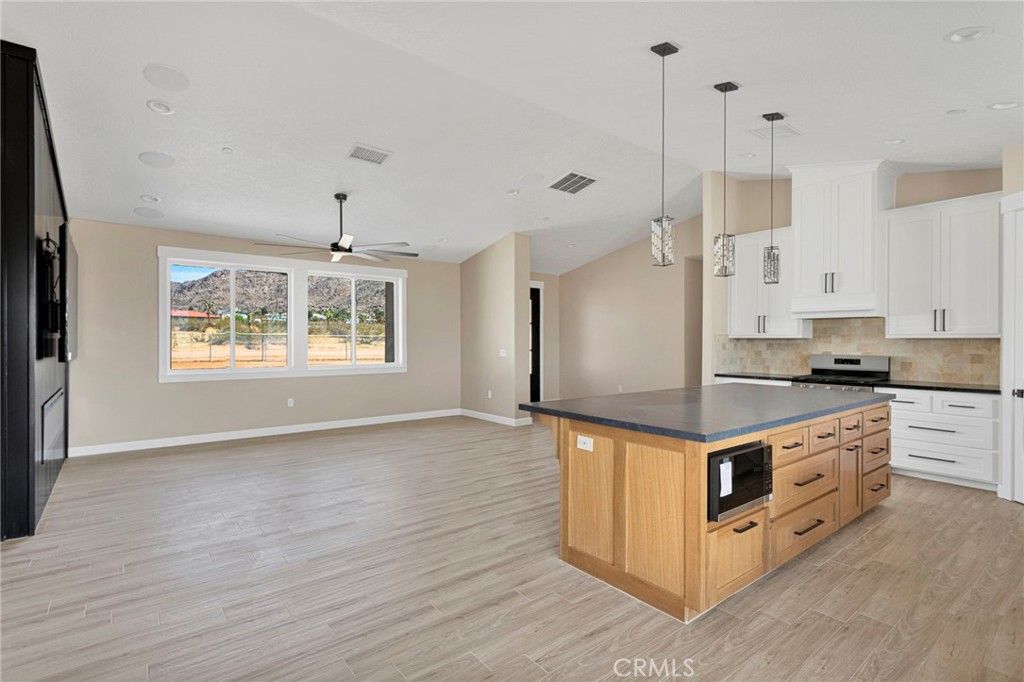 Image 16 of property listing at 23771 Pala, Apple Valley, CA 92307