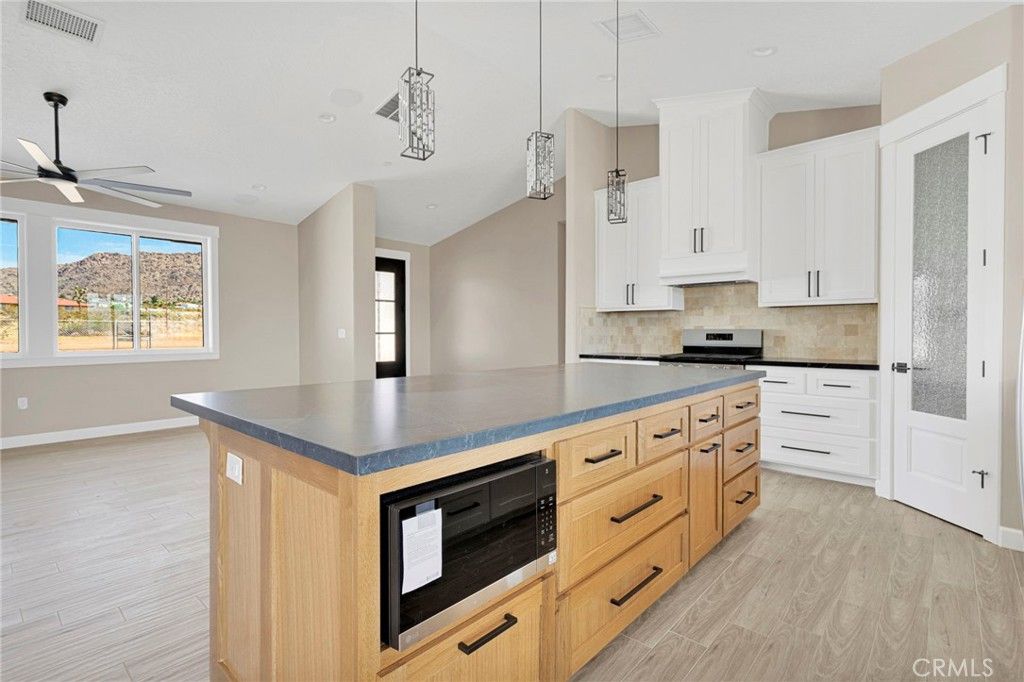 Image 17 of property listing at 23771 Pala, Apple Valley, CA 92307