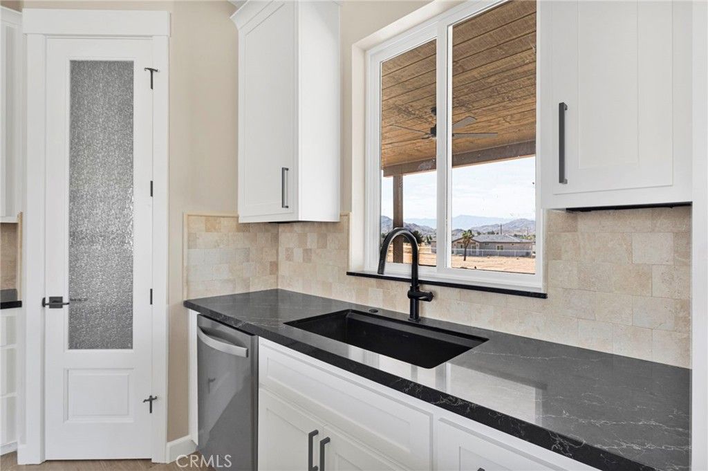 Image 18 of property listing at 23771 Pala, Apple Valley, CA 92307