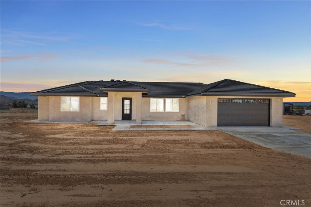 Image 2 of property listing at 23771 Pala, Apple Valley, CA 92307