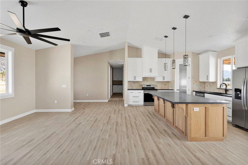 Image 21 of property listing at 23771 Pala, Apple Valley, CA 92307