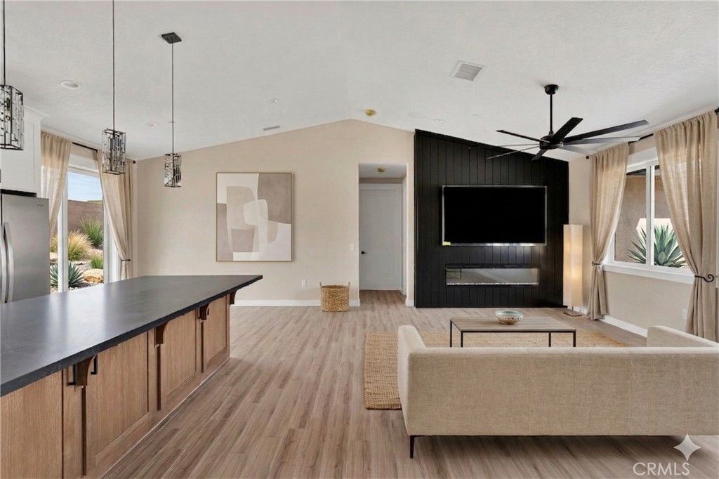 Image 25 of property listing at 23771 Pala, Apple Valley, CA 92307