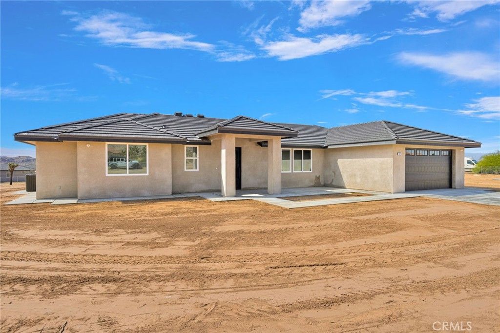 Image 3 of property listing at 23771 Pala, Apple Valley, CA 92307