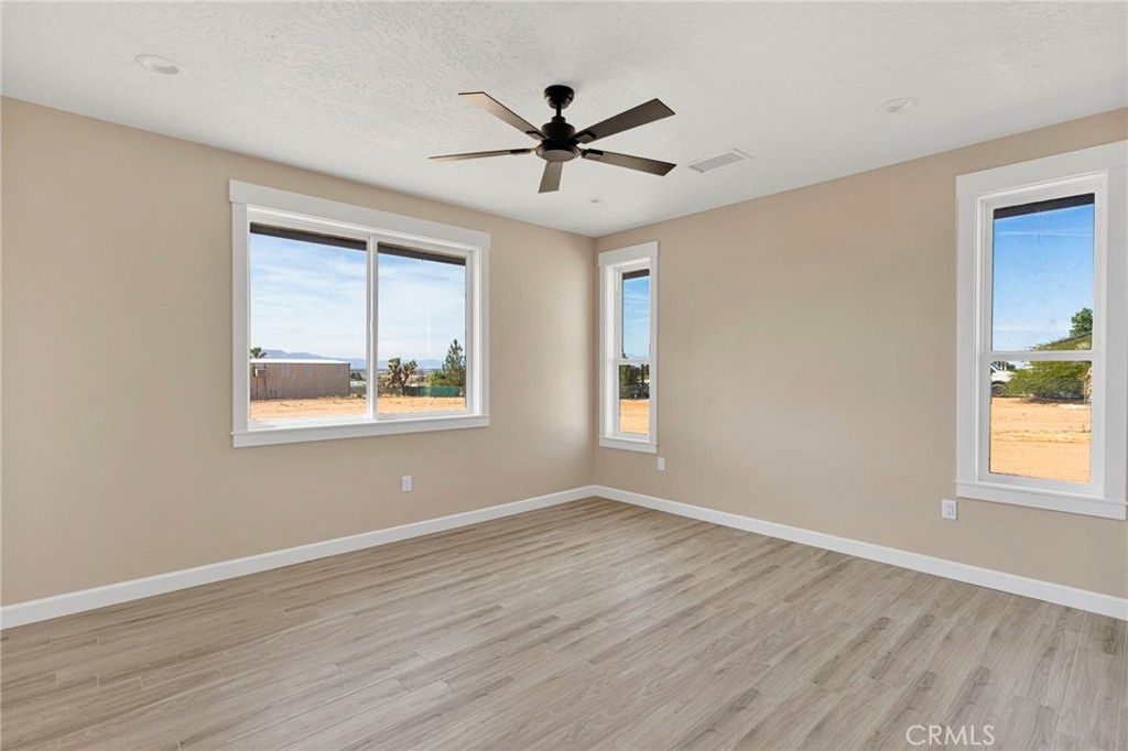 Image 39 of property listing at 23771 Pala, Apple Valley, CA 92307