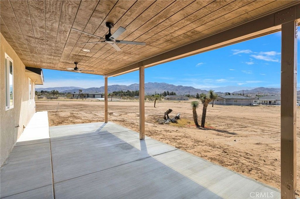 Image 5 of property listing at 23771 Pala, Apple Valley, CA 92307