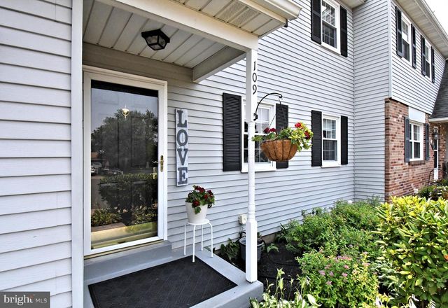 109 MACINTOSH LN, North Wales, PA 19454