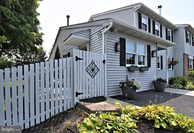 109 MACINTOSH LN, North Wales, PA 19454